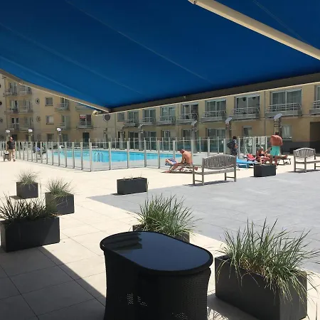 4 Pers Met Frontaal Zeezicht & Prive Zwembad Apartament