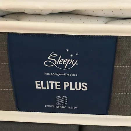 4 Pers Met Frontaal Zeezicht & Prive Zwembad Apartamento *